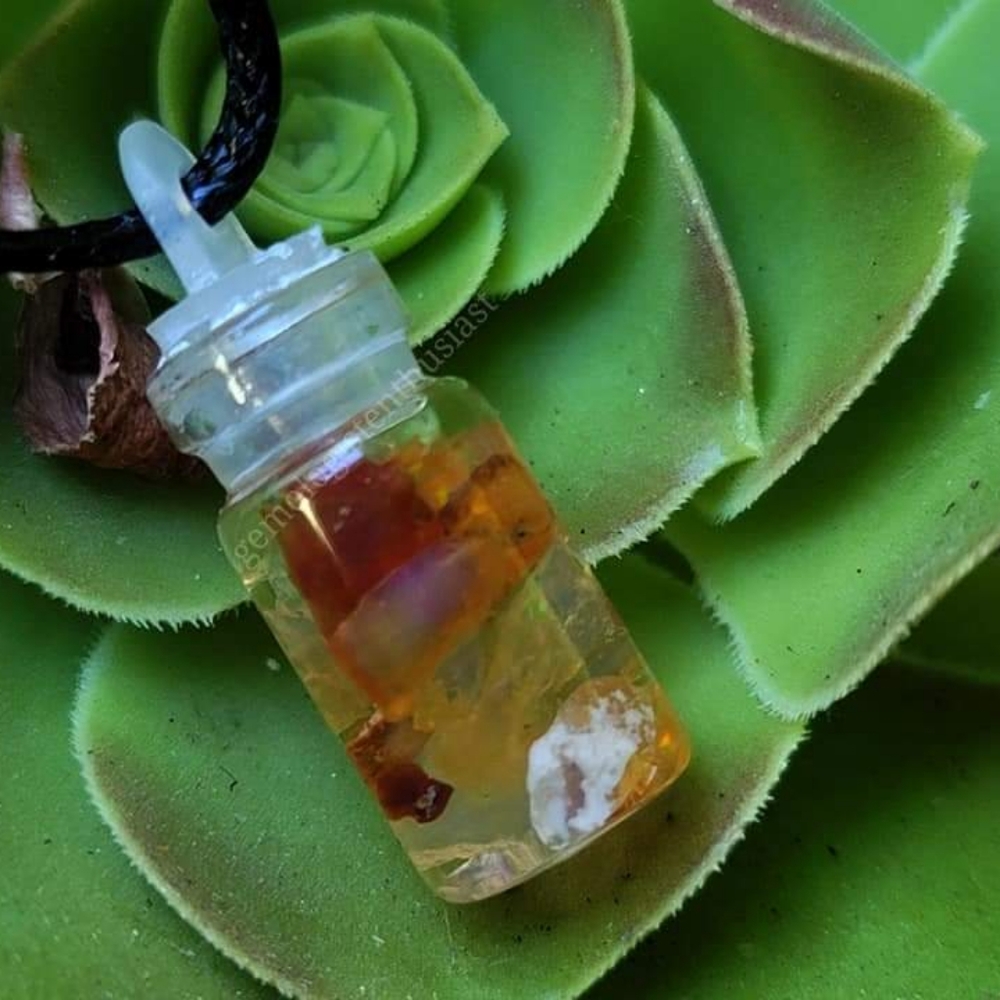 Mini opal necklace